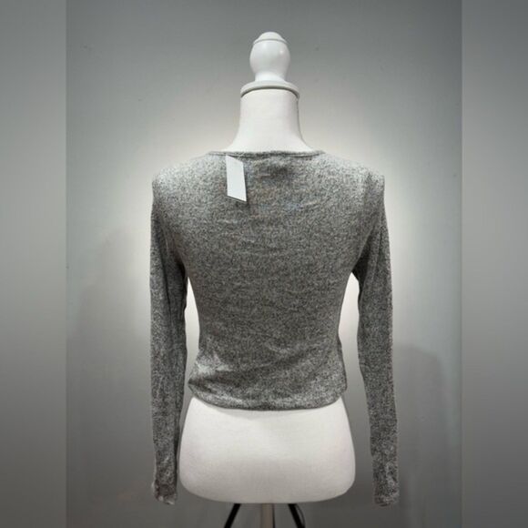CLEARANCE! Gray Boutique Wrap Crop Sweater Size M NWT - Picture 2 of 5